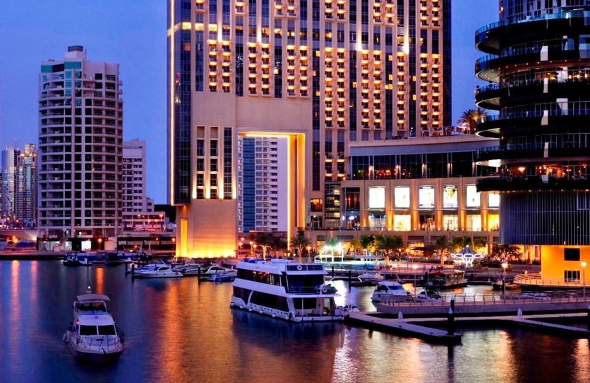 Address Marina Mall Suites - Full Marina Views, Balcony, Kitchen & Parking شقة