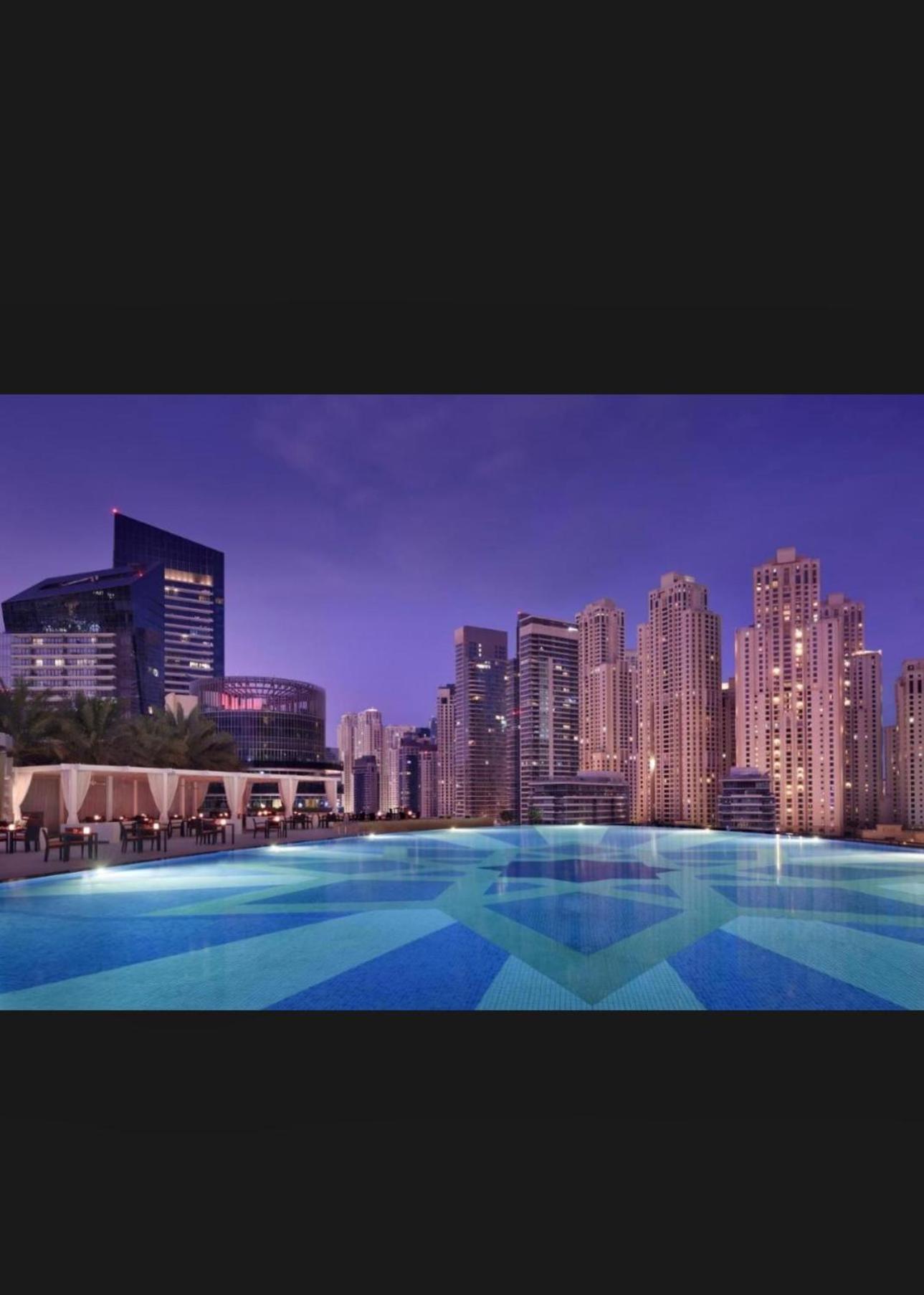 Address Marina Mall Suites - Full Marina Views, Balcony, Kitchen & Parking شقة