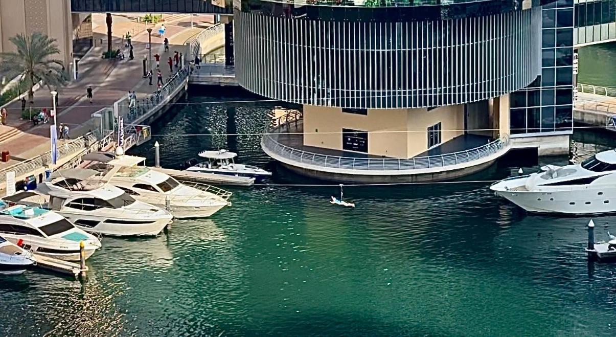 Address Marina Mall - Full Marina Views, Balcony, Kitchen & Parking Appartement *