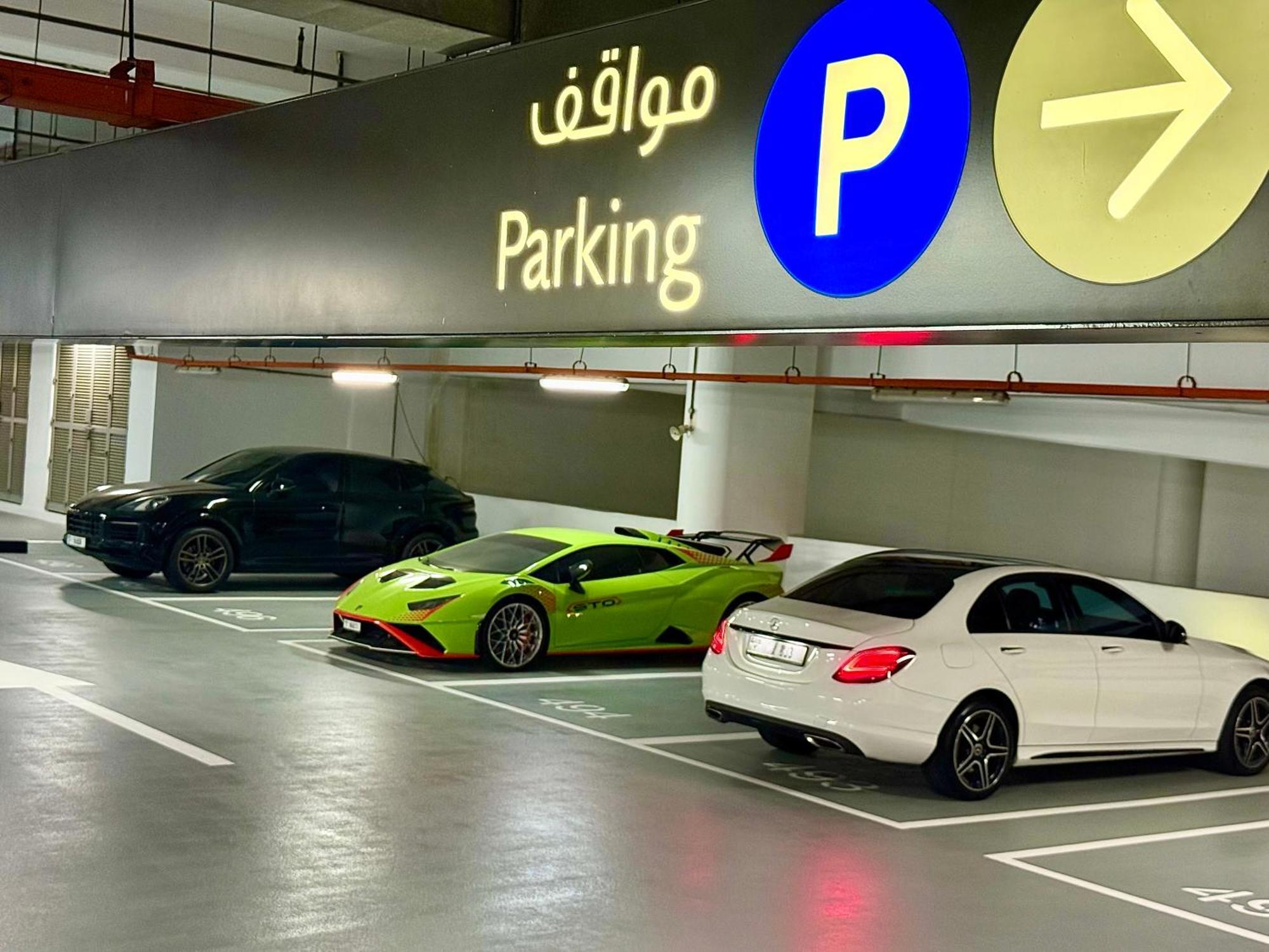 Appartement Address Marina Mall - Full Marina Views, Balcony, Kitchen & Parking